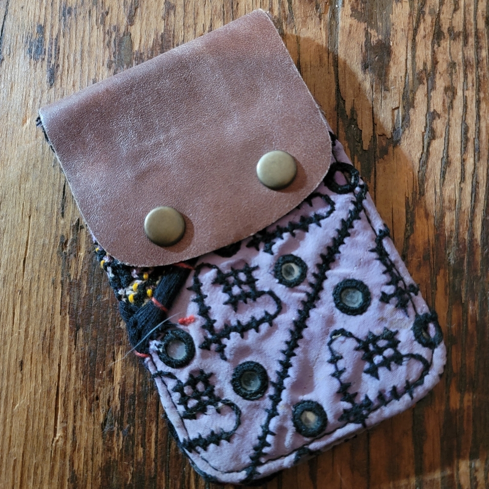 🌋👽 Free People Boho Embroidered Repurposed vtg banjara hippie Wallet card case - Picture 11 of 15